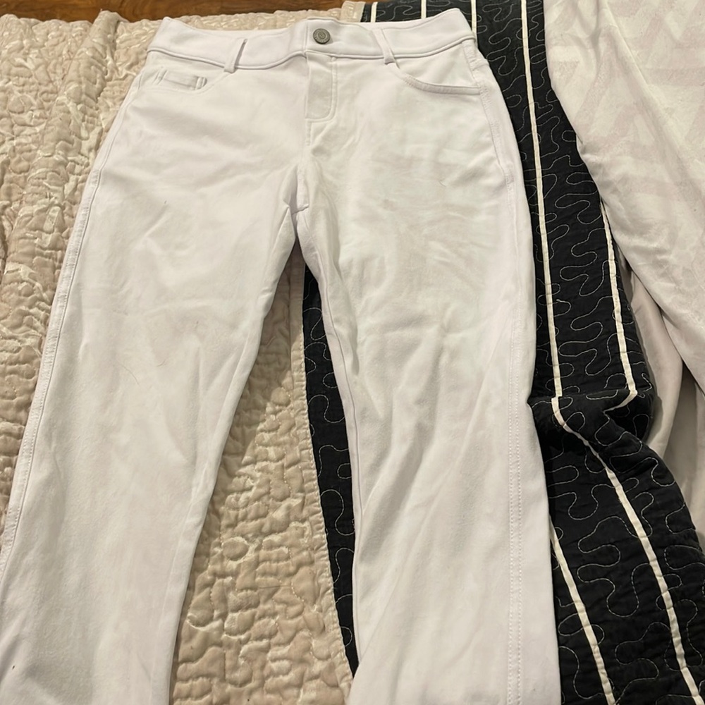 white capri jeans